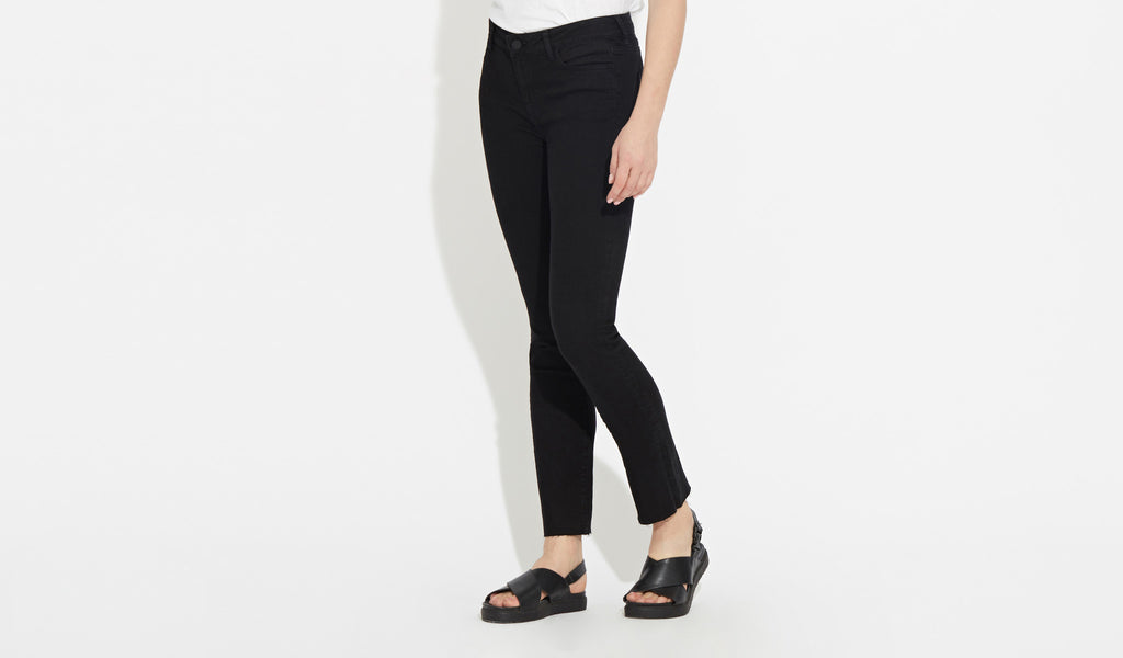 Mari | Straight leg - True Black Raw Hem